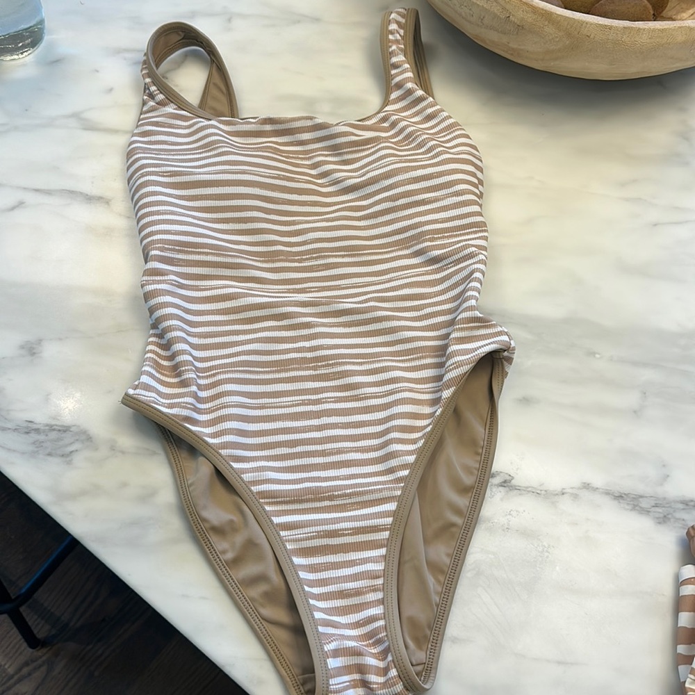 LainSnow swimsuit size medium salty daze